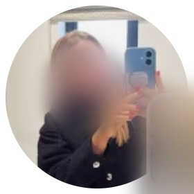 Hóspede Niamh, com o rosto tapado por privacidade